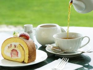 【ロビーラウンジ】大きな窓からの景色を眺めながら...