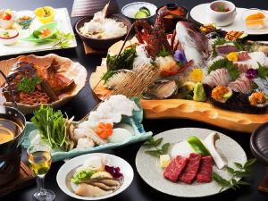 島の味覚を散りばめた季節の逸品会席（イメージ）　※季節により内容が変わりますので御品書きをご確認下さい