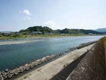【球磨川】日本三大急流のひとつに数えられる河川。川下りが楽しめる場所として有名です。