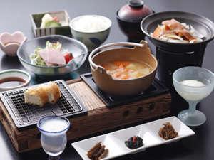 料理人手作り健康バナナ酢が付いた元気が出る朝ごはん