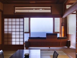 【特別フロア・里楽】グランデの窓辺からは、目前に広がる紀淡海峡を一望