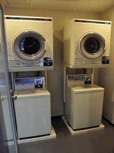 ■ランドリーコーナー■コイン式で２４時間利用可能です。洗濯機、乾燥機、洗剤販売など。