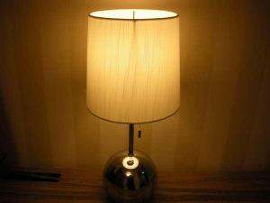 ●デスクランプ●暖かい光が心地よいランプ♪小さい電球も付いているので眠るときにも…♪