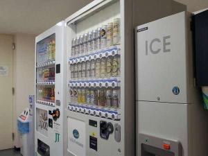 6階、9階にはお酒とソフトドリンクの販売機を用意5階にはソフトドリンクの販売機を用意