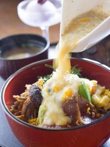 【温たまらん丼】　むさしの「カツオ丼」