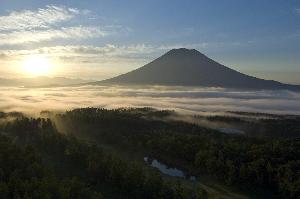 羊蹄山にかかる雲海