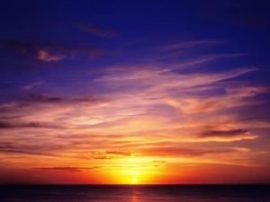 東シナ海に映る夕景は息をのむほどの美しさです