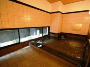 ■大浴場■<BR>炭酸カルシウム温泉大浴場をご用意いたしております。　［時間制］<BR>・女性…5:00p.m.〜8:30p.m.<BR>・男性…9:00p.m.〜深夜2:00a.m.<BR>