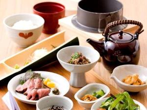 ランチメニュー【山の膳】豊後牛をメインに大分県佐伯産の無農薬米を釜炊きでお出しします。