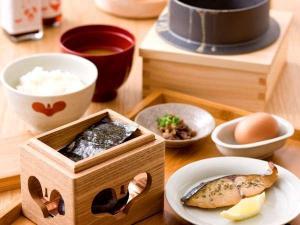 朝食は炊きたての白釜飯をたまごかけご飯でお召し上がり下さい