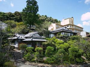 宿の象徴でもある庭園に佇む数奇屋造りの離れ