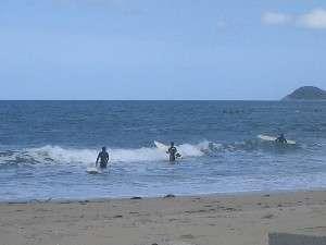 歩いて5分で神湊海岸へ。海水浴、サーフ...
