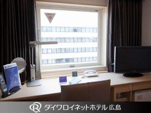 客室でも作業が行いやすいように、ワイドなライティングデスクをご用意