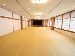 ◇中宴会場「有明」着席宴会「卓袱料理」で約70名様でご利用いただけます。