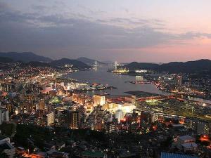 日本三大夜景にあげられる長崎の夜景。刻々と移り変わる幻想的な景色を当館から望めます。