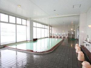 ゆったりとした浴槽と洗い場を備えた、シティホテルとしては本格的大浴場です。