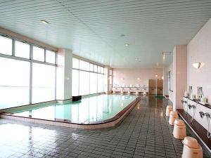 ゆったりとした浴槽と洗い場を備えた、シティホテルとしては本格的大浴場です。