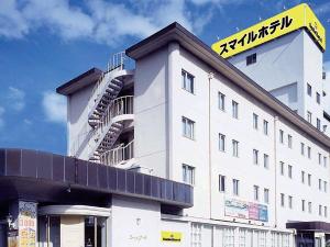 にっこりマークの黄色い看板を目印にお越し下さい。
