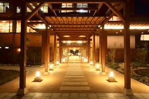 和モダンな造りの外観
