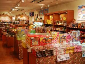 充実したショッピング店舗で、沖縄旅行のお土産をお求め頂けます。