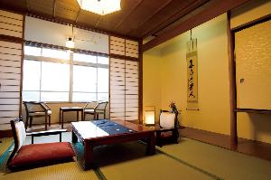 木の香漂う和室８畳の寛ぎのお部屋。加湿空気清浄機設置