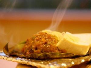 飛騨名物「朴葉味噌」は朝食の定番メニュー。ほかほかご飯との相性も抜群です！ついついおかわりしたくなります。