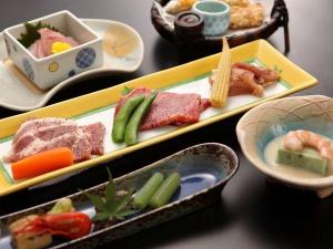 飛騨牛・飛騨フレッシュポーク・恵那鶏を味比べ♪「宝生会席」の一例。