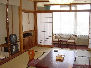 本館１０畳和室：城下町側