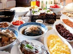 ☆朝食☆和洋中のバイキングです。港町紋別ならではの品が並ぶので、ぜひ味わって。