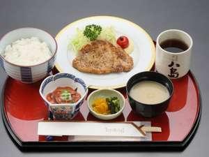 【選べる夕食：豚ロース生姜焼き定食】食欲をそそる生姜の風味と柔らかい豚肉が人気★