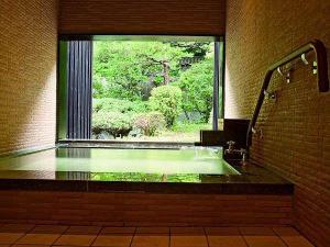 【貸切風呂・洗心の湯】あつみ温泉・源泉100％掛け流しの半露天風呂。1回・50分2,625円