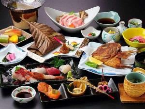 【食の都・庄内を味わう名物和会席膳】日本海の幸、庄内豚のしゃぶしゃぶ、名物・鯛のかぶと揚げなど全10品