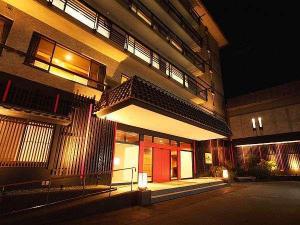【あつみ温泉に2011年オープンした湯宿】和の質感とモダニズムの光に包まれた暖かな癒しを
