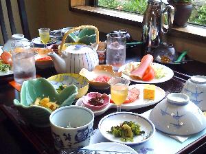 地の野菜たっぷりの朝食