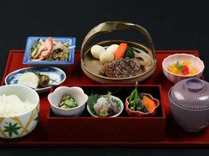 選べる夕食付きプラン【ステーキ御膳】熊本城を望む１０階「六花」にてどうぞ。