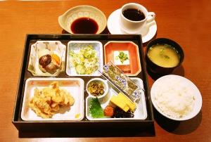 朝食（とり天）