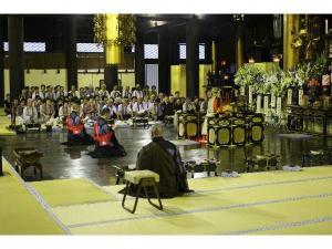 知恩院　晨朝法要