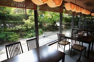 京料理「花ごよみ」　店内　京都御所を望んでお食事いただけます