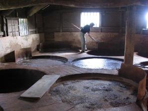 数百年の伝統を持つ小豆島の醤油づくり