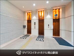 1階のエレベーター、フロントは５階です
