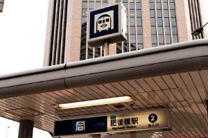 ホテルは地下鉄「肥後橋駅」10号出口上がって左手すぐ。