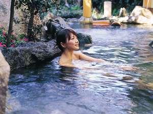 【花てらす】外湯感覚の露天風呂でゆったりとくつろぎの時間