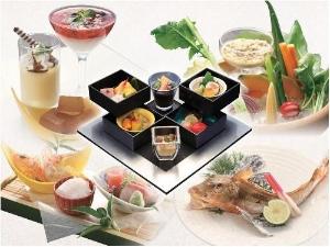 個室お食事処【旬撰ダイニング乙姫】にて、食材と調理方法を組み合わせて色々なバリエーションでお楽しみ頂けます