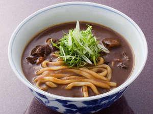 お夜食に紅梅亭オリジナル カレーうどん（一例）