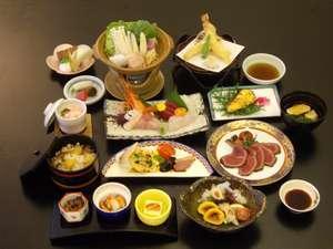 季節の粋を凝らした会席料理です。（写真は一例です）
