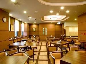 さまざまな朝食のスタイルに合った温かい料理を提供いたします。
