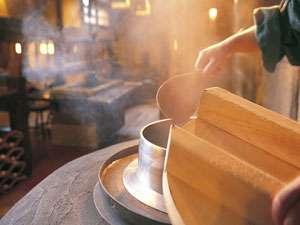 ふるさと館専用の食事処『壷中天』では毎日おいしい釜戸ご飯をどうぞ！