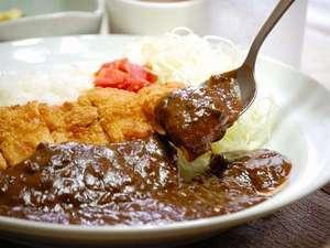 花々亭でオススメ上田カリー♪営業日：平日 18時から22時まで、日曜、祝日定休 )