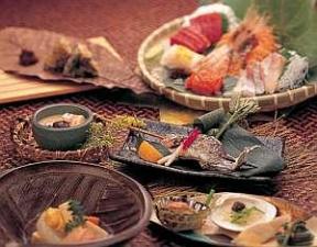旬と手作りにこだわった料理は化学調味料を使いません。(２)地元北海道の美味しい食材をどうぞ！