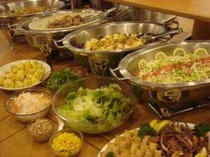 ☆1日の元気は朝食から！バイキング朝食はサービスとなっております(お料理の一例)
